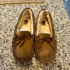 Ugg Dakota moccasins